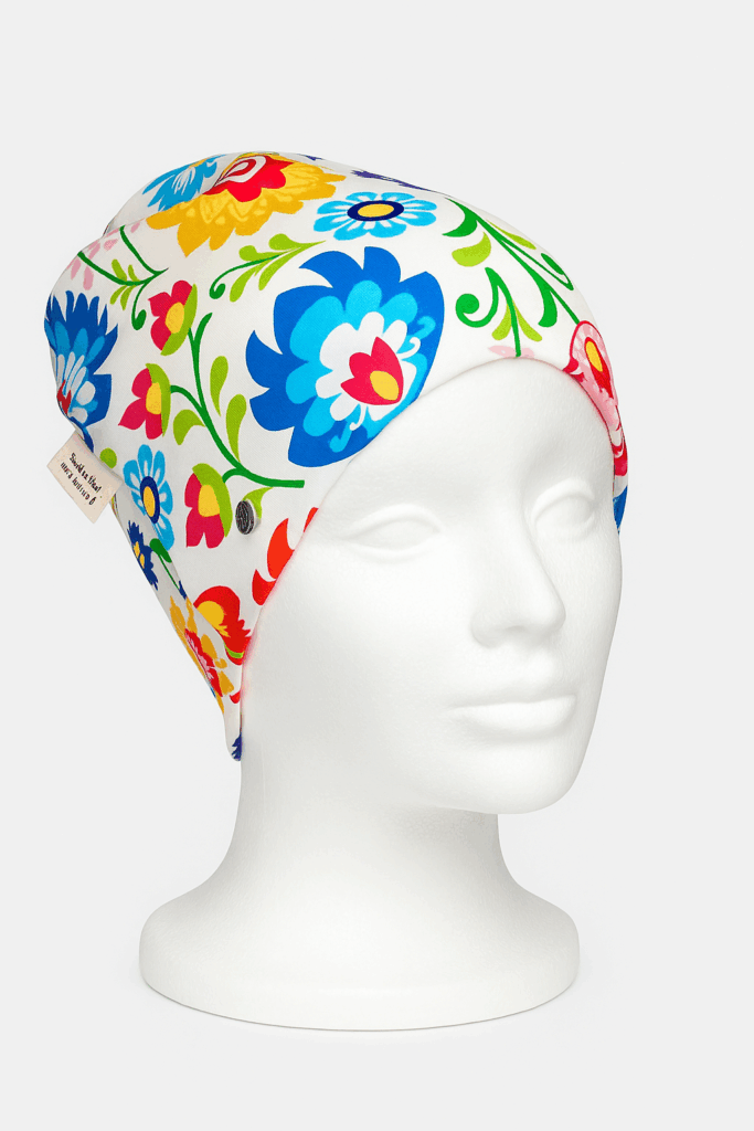 Czapka folkowa biała w kolorowe kwiaty